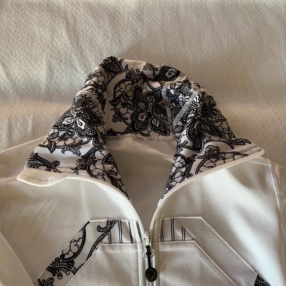 Lululemon Origami Stride Jacket, Size 6, White and Black (SE) - Picture 4 of 12